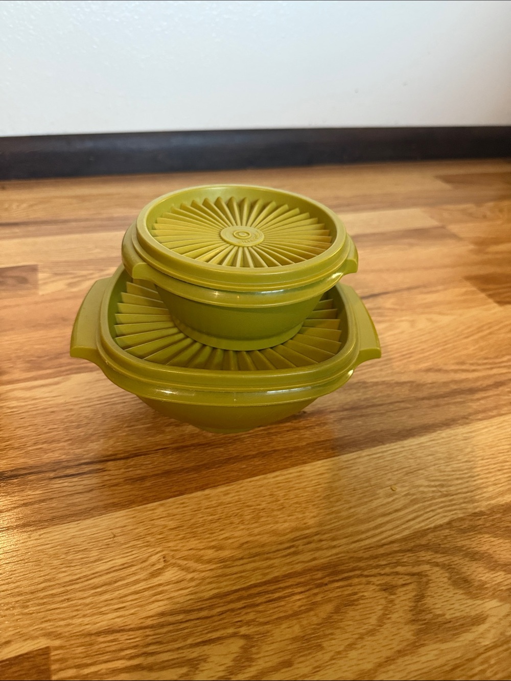 Vintage Tupperware Avocado Green Servalier Bowls with Starburst Lids - Set of 2